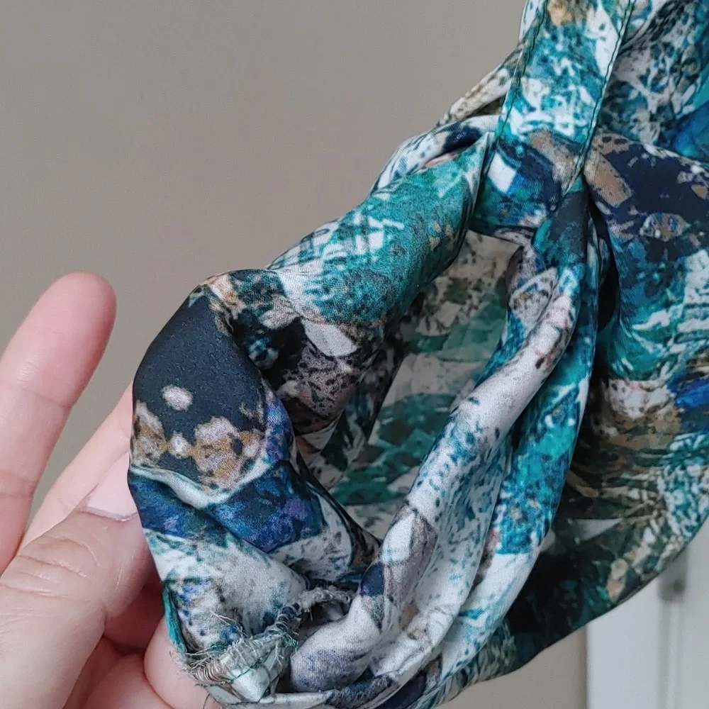 Zara Green Teal Blue Printed V-Neck Blouse - Picture 15 of 15